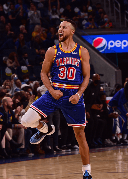 波士顿红袜队王牌罗杰·克莱门斯单场投出 20 次三振，创下九局比赛的新纪录