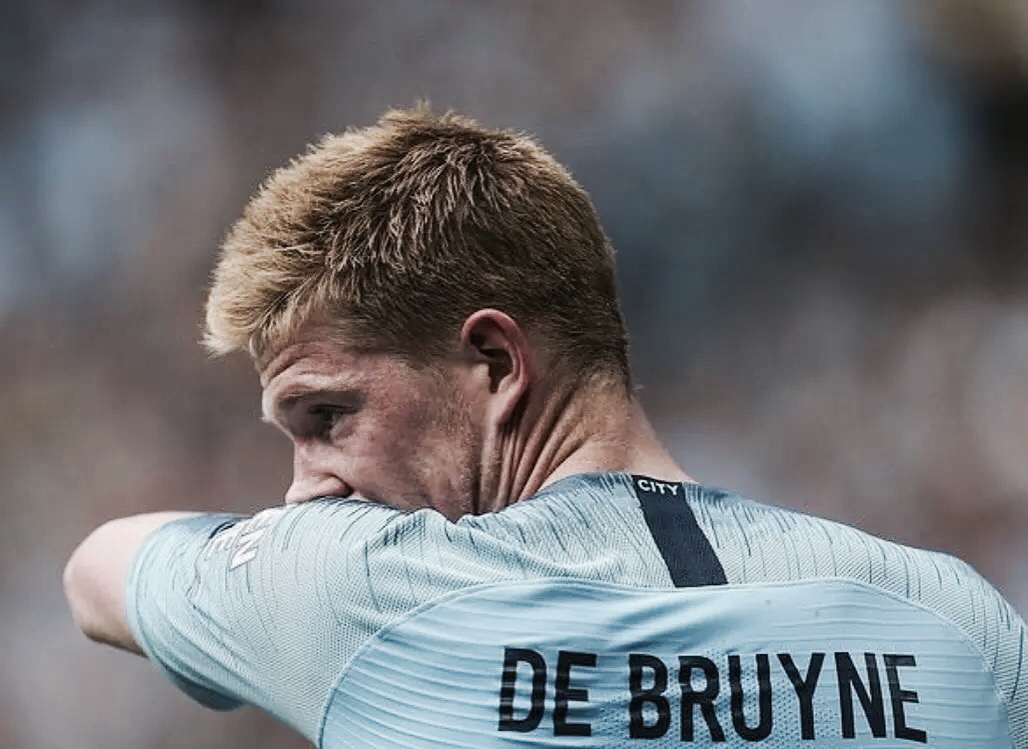 为什么外野手回传本垒时倾向于低平球以防跑垒员通过判断加速