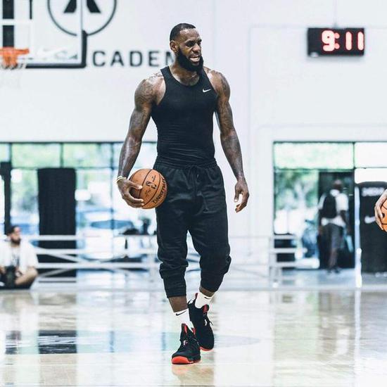 记者：葡体、水晶宫、西汉姆联有意德温特，尤文有25%分成