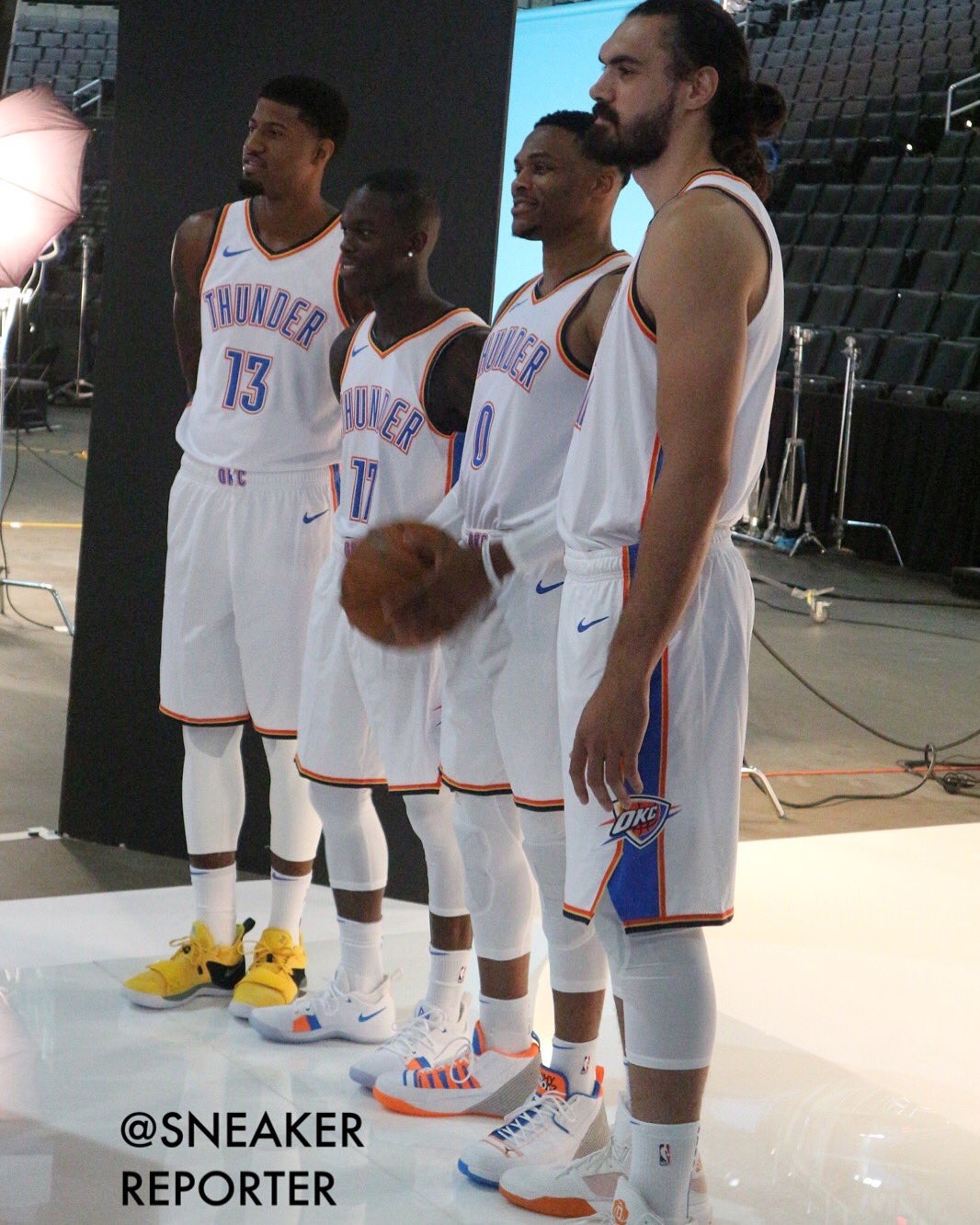 [NBA]詹姆斯妙传 拉拉维亚三分应声入网