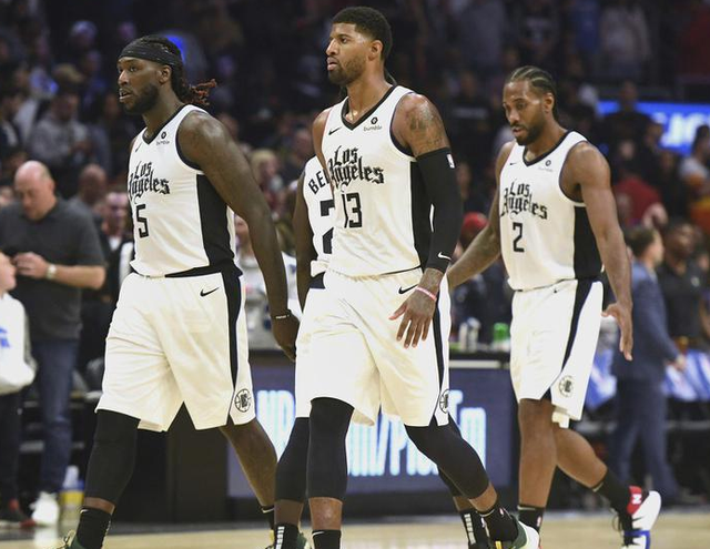 天王杯公开赛 幸运观众鱼跃救球博得满堂彩 林丹重杀滚网戏剧得分