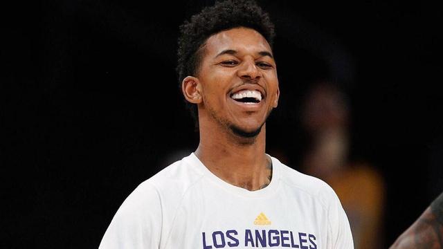 够了，别再演戏了！麦克托米奈成为那不勒斯的救世英雄