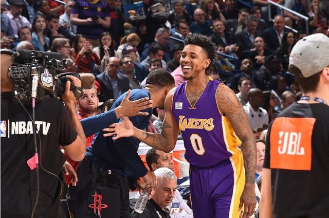 周琦内线统治力大爆发