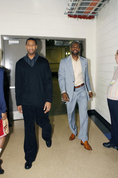 法比奥半场双响！马亚手球送点，无视对手挑衅，单季32球连刷纪录