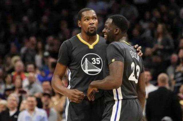 [NBA]风驰电掣！福克斯反击中距离得手