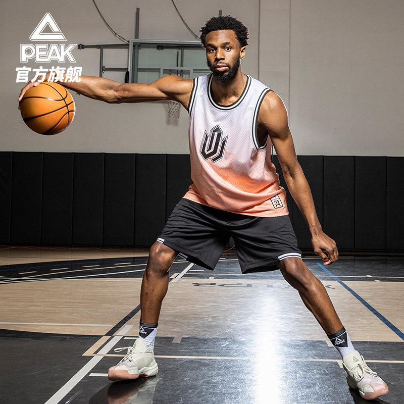 詹皇 里夫斯合砍72分 东契奇缺阵湖人胜了