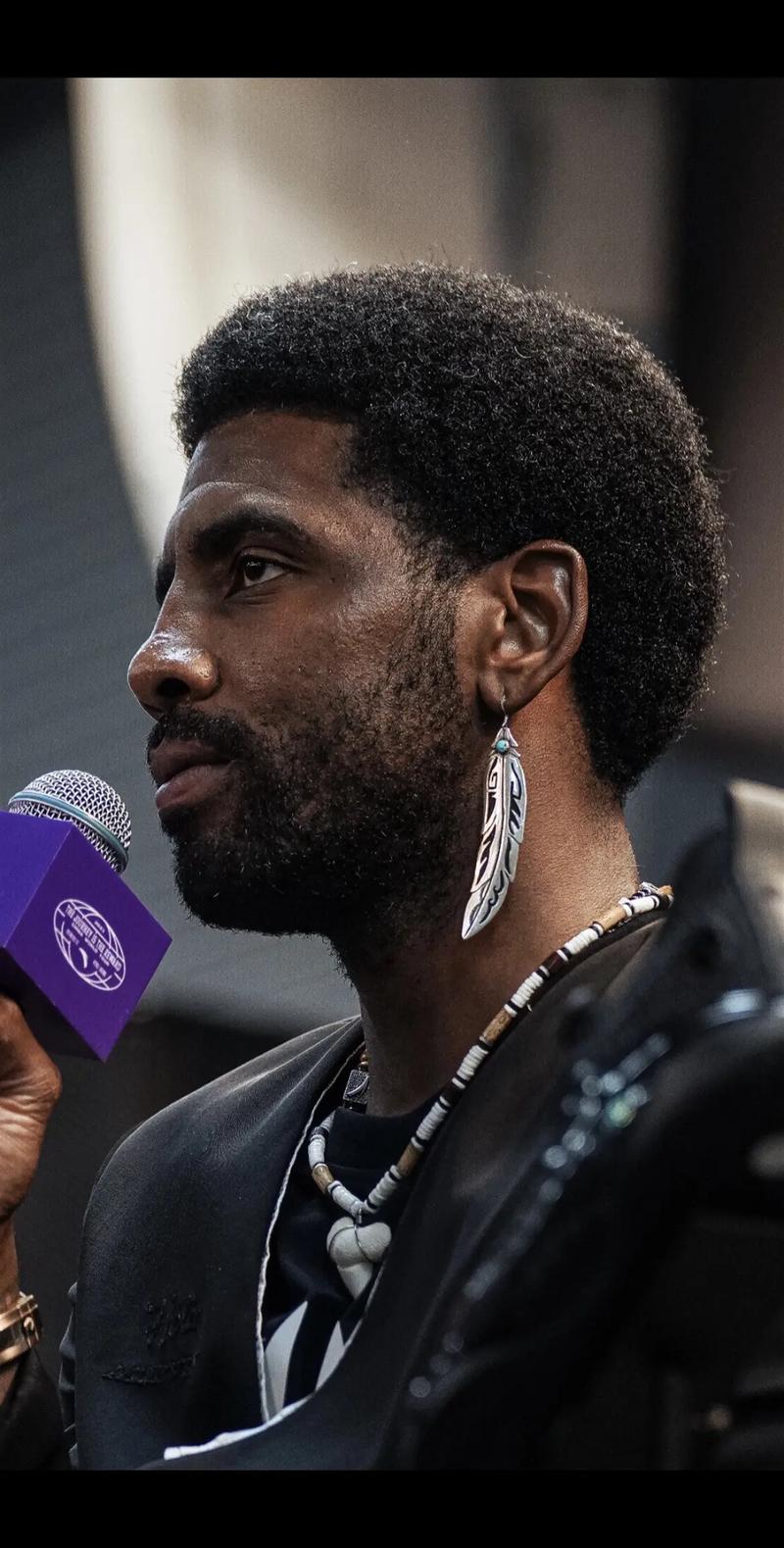 纳什生涯场均8.49次助攻，5次助攻王